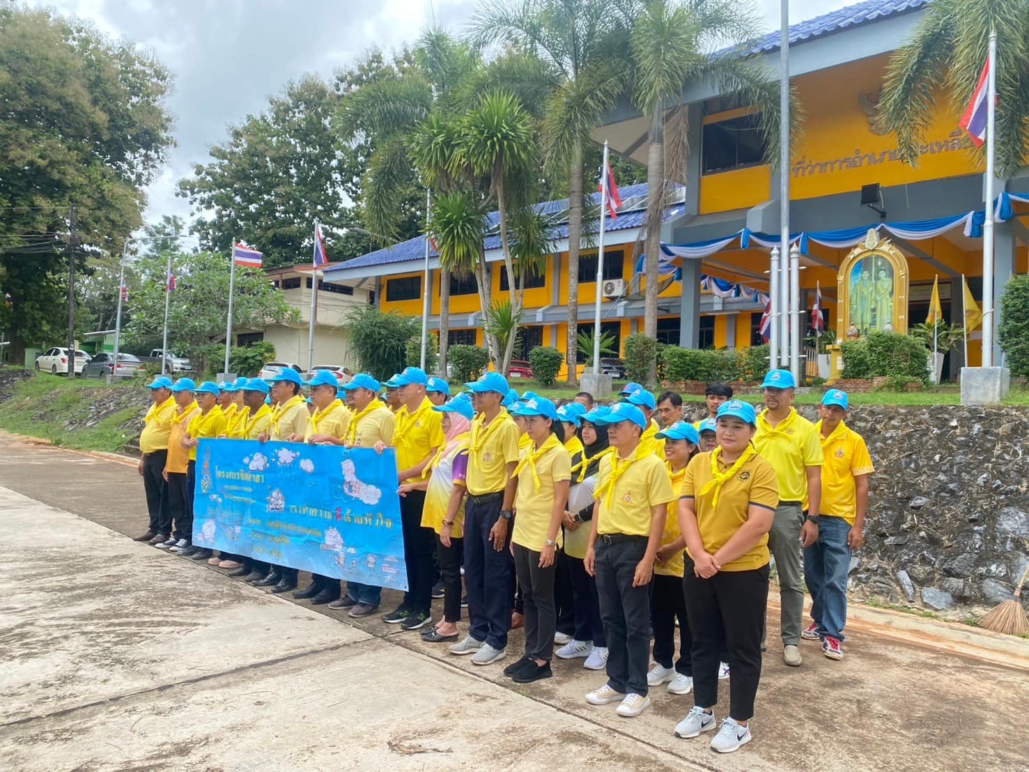 อบต.สุโสะ เข้าร่วมกิจรรมกับทางอำเภอปะเหลียน จัดกิจกรรมจิตอาสาปรับปรุงภูมิทัศน์ เนื่องในวันคล้ายวันสวรรคต สมเด็จพระบรมชนกาทิเบศร มหาภูมิพลอดุลยเดชมหาราช บรมนาถบพิตร ประจำปีงบประมาณ พ.ศ. 2568